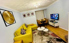 Pristine 2B Guest House Near Luton Airport, L&D Hospital, Whipsnade Zoo & Leagrave Train Stn, Contractors